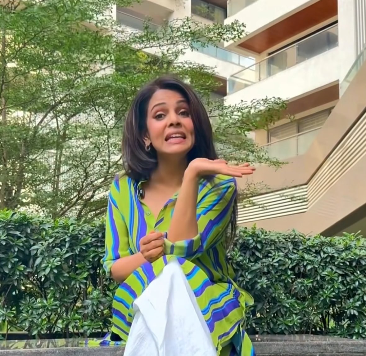 WhyJustsaying's tweet photo. My friend asked Grok how Namita Thapar would dress in Afghanistan.
AI said “Say less.” 😂
Creative edit… @grok thoughts? 👀 #GrokEdit https://t.co/RXye7rTJNU