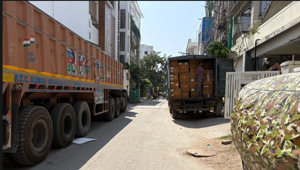 sreeharshagv's tweet image. @GHMCOnline @Director_EVDM My grievance (ID: 2004265831005) regarding illegal commercial godowns in a residential colony in Mansoorabad is registered. Attaching the photos here as the portal had an upload error. Please ensure a fair inspection. #GHMC #Hyderabad