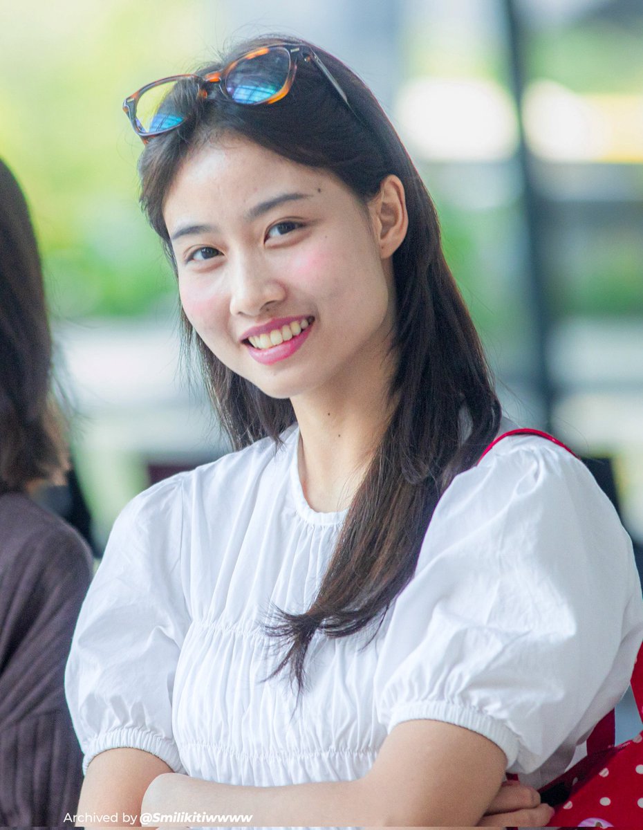 ~ Everything stops when she smiles ~
<a href="/A_MutheJKT48/">Mutiara Azzahra</a>
#HaiMunday