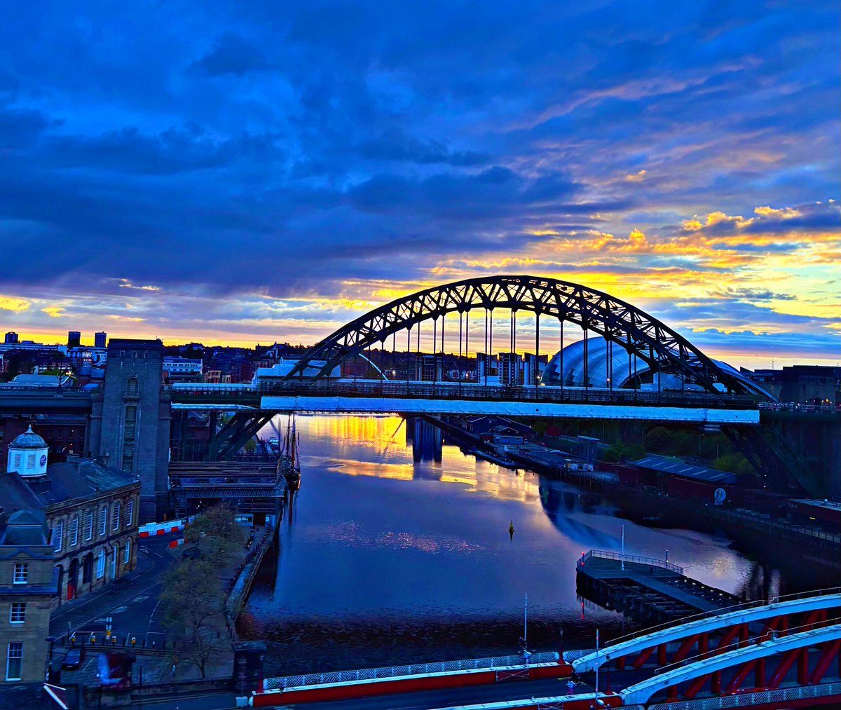 nikidoog's tweet image. Sometimes you’re just in the right place #Newcastle #Gateshead