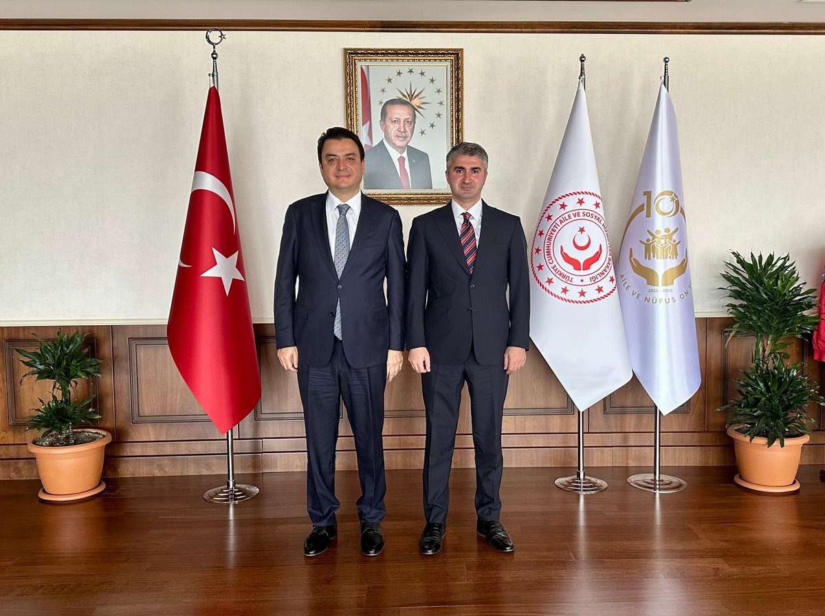 ztarikdaroglu's tweet photo. Tokat Valimiz Sayın Abdullah Köklü’yü Bakanlığımızda misafir ettik.

Nazik ziyaretleri için Sayın @abdullahkoklu valimize teşekkür ediyor, çalışmalarında muvaffakiyetler diliyorum. https://t.co/lKrmTmKK36