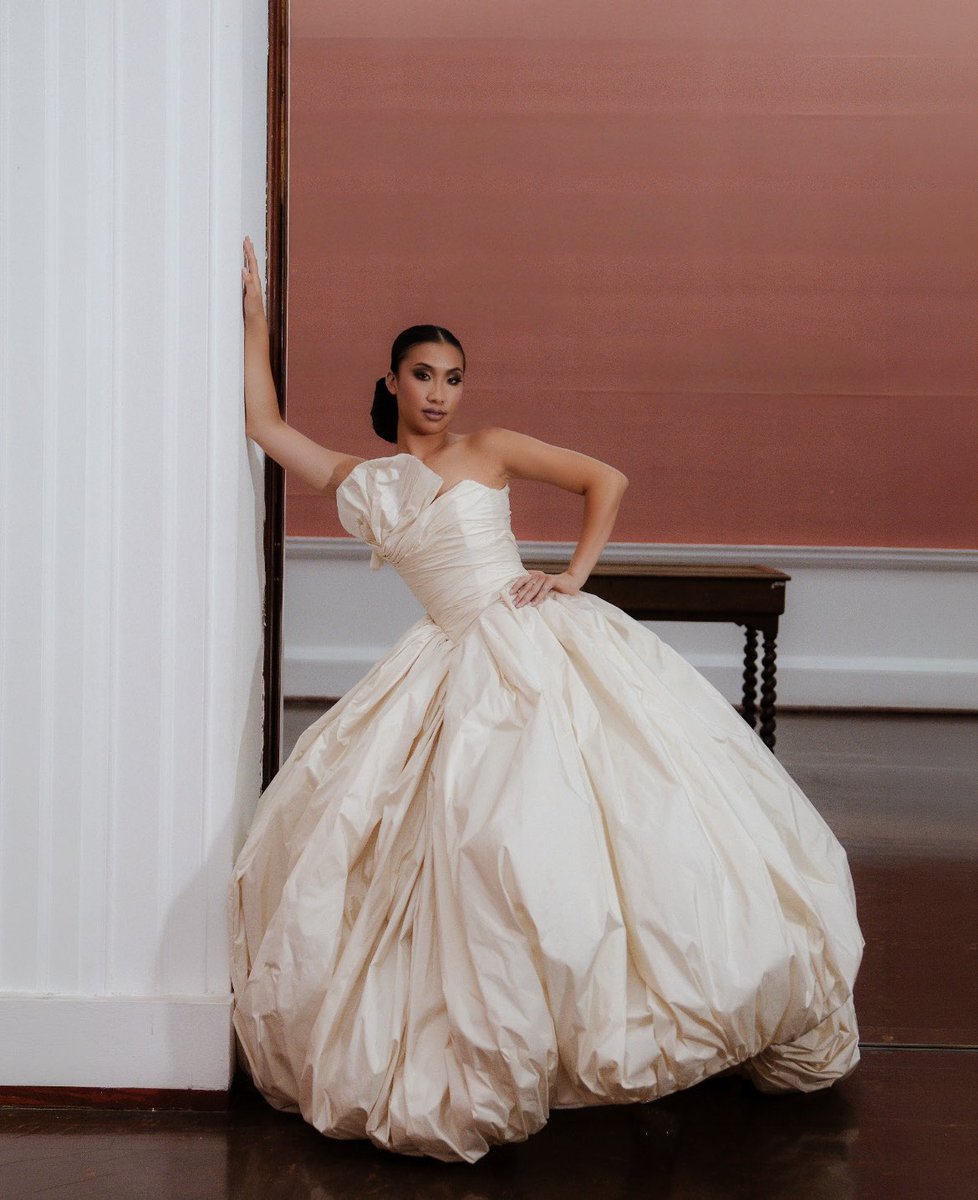 Previdar's tweet photo. In Willet Designs Couture’s debut couture showcase, designer William De Beer transforms emotion into fabric, where softness meets structure and every gown carries a quiet echo of something deeply personal. ✨

From sculptural silhouettes to unexpected tones and intimate craftsmanship, this is a vision of the modern bride who chooses meaning over convention, and presence over perfection. 

We sit down with William De Beer to unpack the story, the grief, the love and the legacy woven into his collection, The Living Thread. 🤍

Tap the link below to read the feature. 

🔗 https://t.co/KiK9gLy6dc