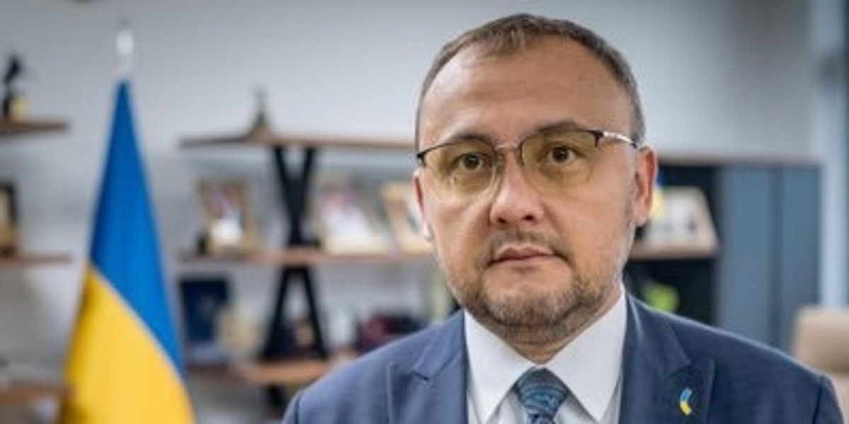 ⬇️🚨To już przechodzi wszelkie granice. Ambasador Ukrainy w Polsce, Wasyl Bodnar, w polskim programie telewizyjnym powiedział wprost: „Oczywiście, że Szuchewycza nie uważam za zbrodniarza i Bandery nie uważam za zbrodniarza.”
A chwilę później dodał:
„Nie uważam go za zbrodniarza,