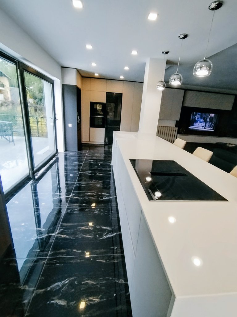 MattMargaras's tweet image. Kitchen should be designed around what's truly important—fun, food, dancing and life.
Isle of Wight, (#white)
🇷🇴  50 m²