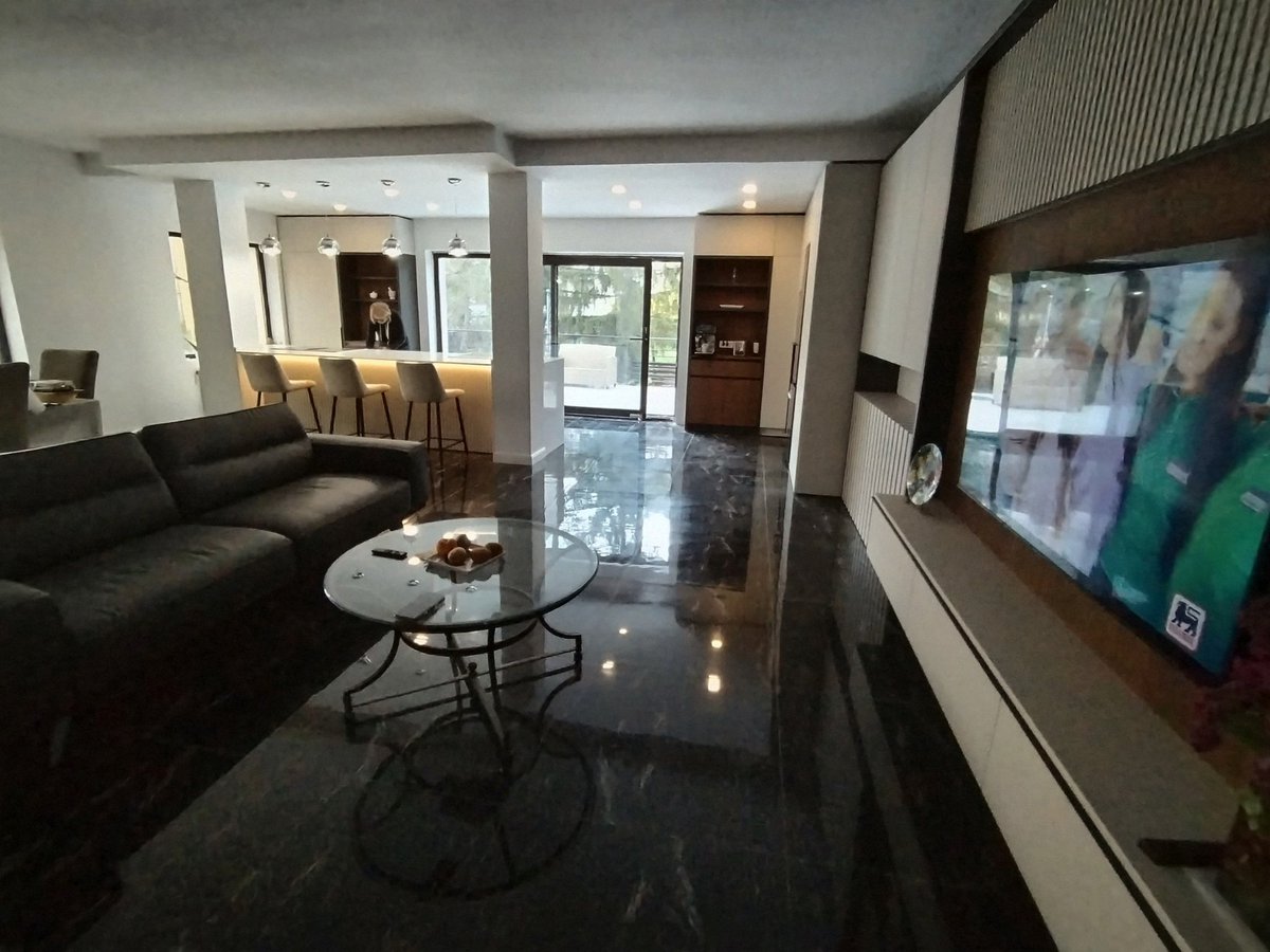 MattMargaras's tweet image. Kitchen should be designed around what's truly important—fun, food, dancing and life.
Isle of Wight, (#white)
🇷🇴  50 m²