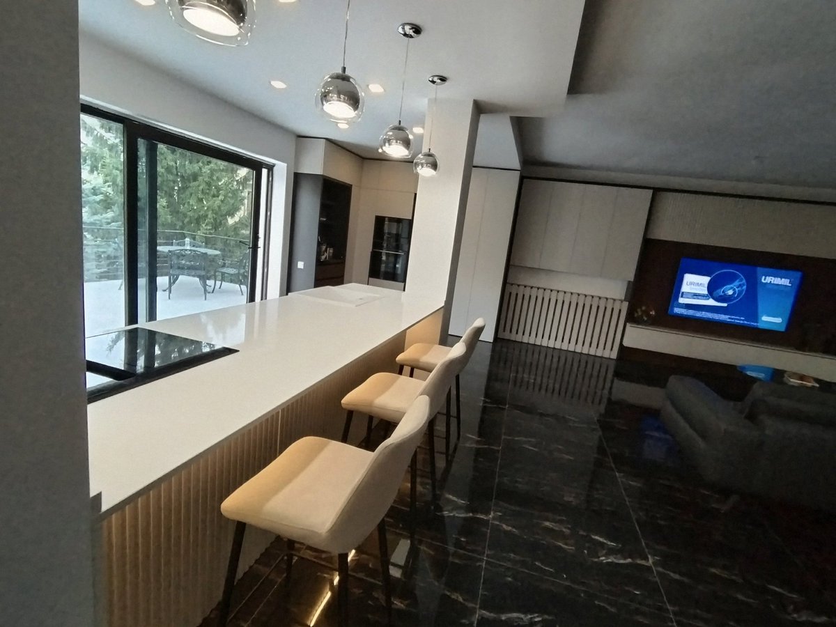 MattMargaras's tweet image. Kitchen should be designed around what's truly important—fun, food, dancing and life.
Isle of Wight, (#white)
🇷🇴  50 m²