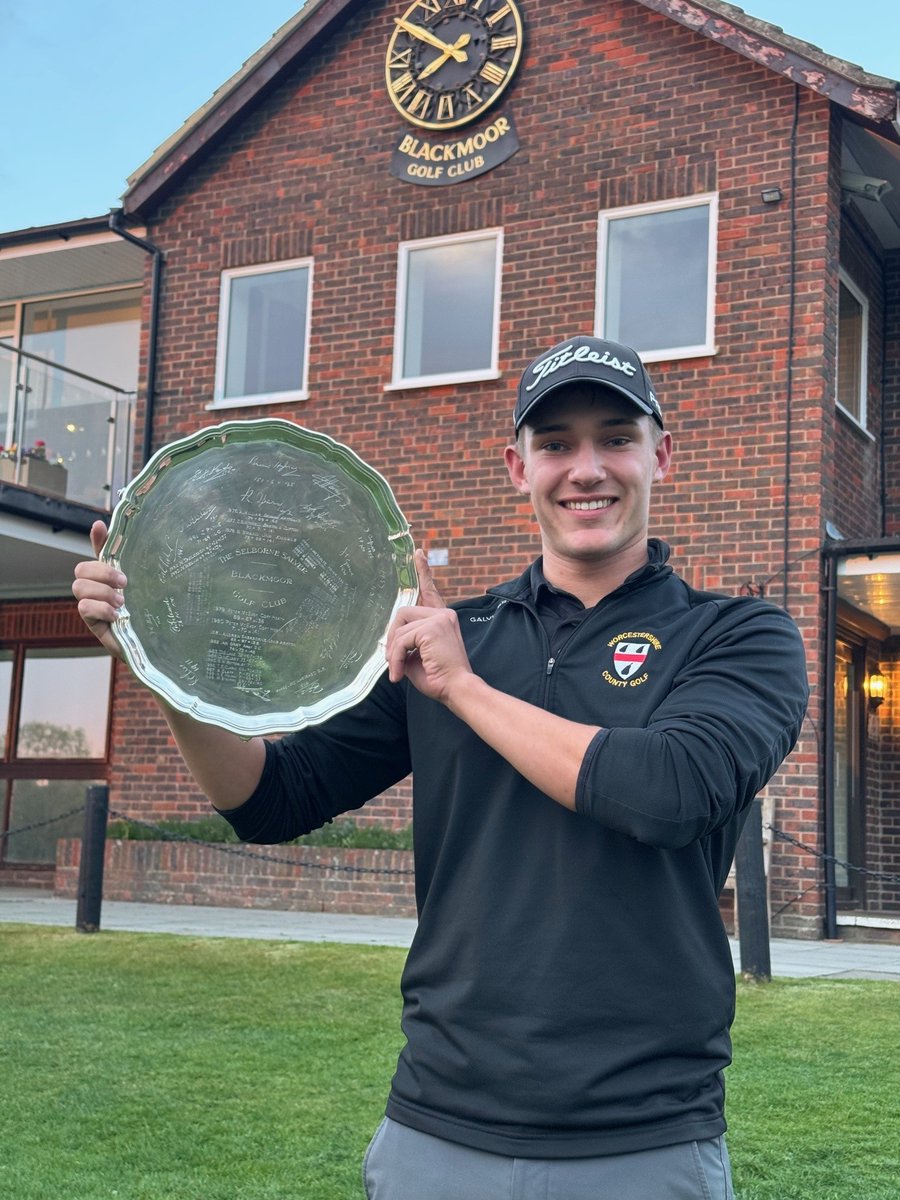 Blackmoorgolf's tweet image. #Congratulations to Alex Emms of Vale Golf &amp;amp; Country Club, who won the 2026 Selborne Salver with rounds of 67 &amp;amp; 65 - 132. Coming in -6. 
Pictured during the presentations with Club Captain Jon Munday. #golf #competition #blackmoor