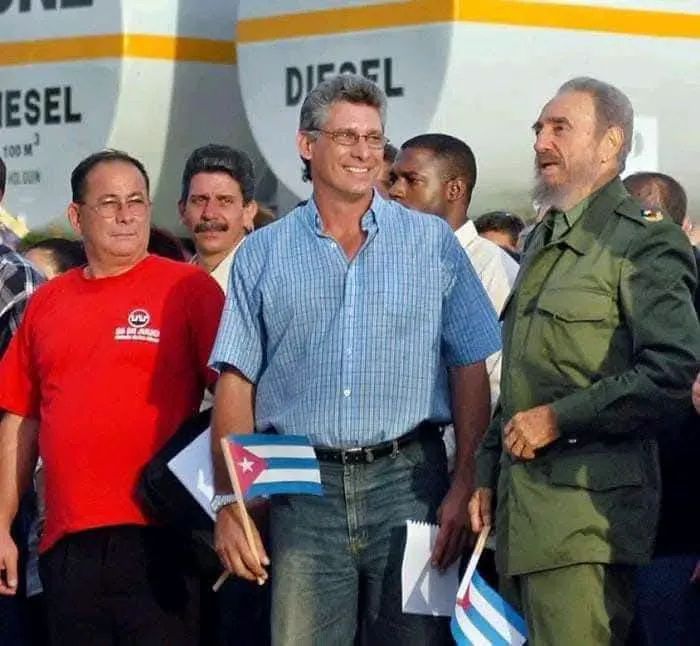 QueipoRuiz's tweet photo. ‼️🇨🇺 Con #HonorHolguinero felicitamos al Primer Secretario y Presidente de la República de #Cuba  Miguel Díaz-Canel Bermúdez por su cumpleaños‼️🇨🇺
Reciba el infinito cariño de los holguineros, que junto a toda la Patria lo acompañamos en esta gran batalla. https://t.co/cYIg441TyN