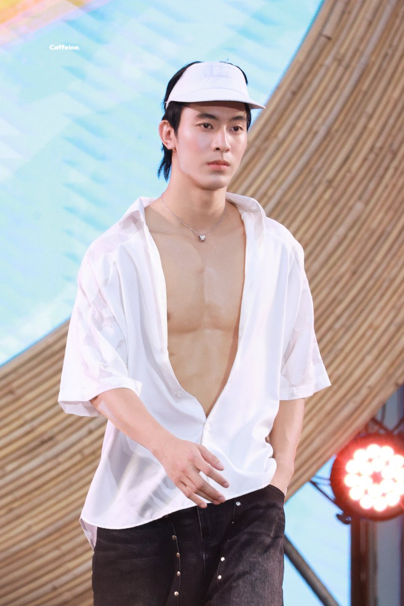 caffeine241008's tweet photo. Hotter everyday🔥🥺

#SiamParagonSummerBeats2026​
#PieLattanan ; #iZ https://t.co/w4YYcD1smh