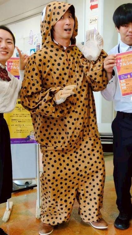豊栄オムニバス二人芝居『さんショウウオ』より。
弊社衣装作オオサンショウウオ着ぐるみ。
キッズにとっても好評でした！
#さんショウウオ
#侍エレクトリカルパレード
#豊栄
#東広島