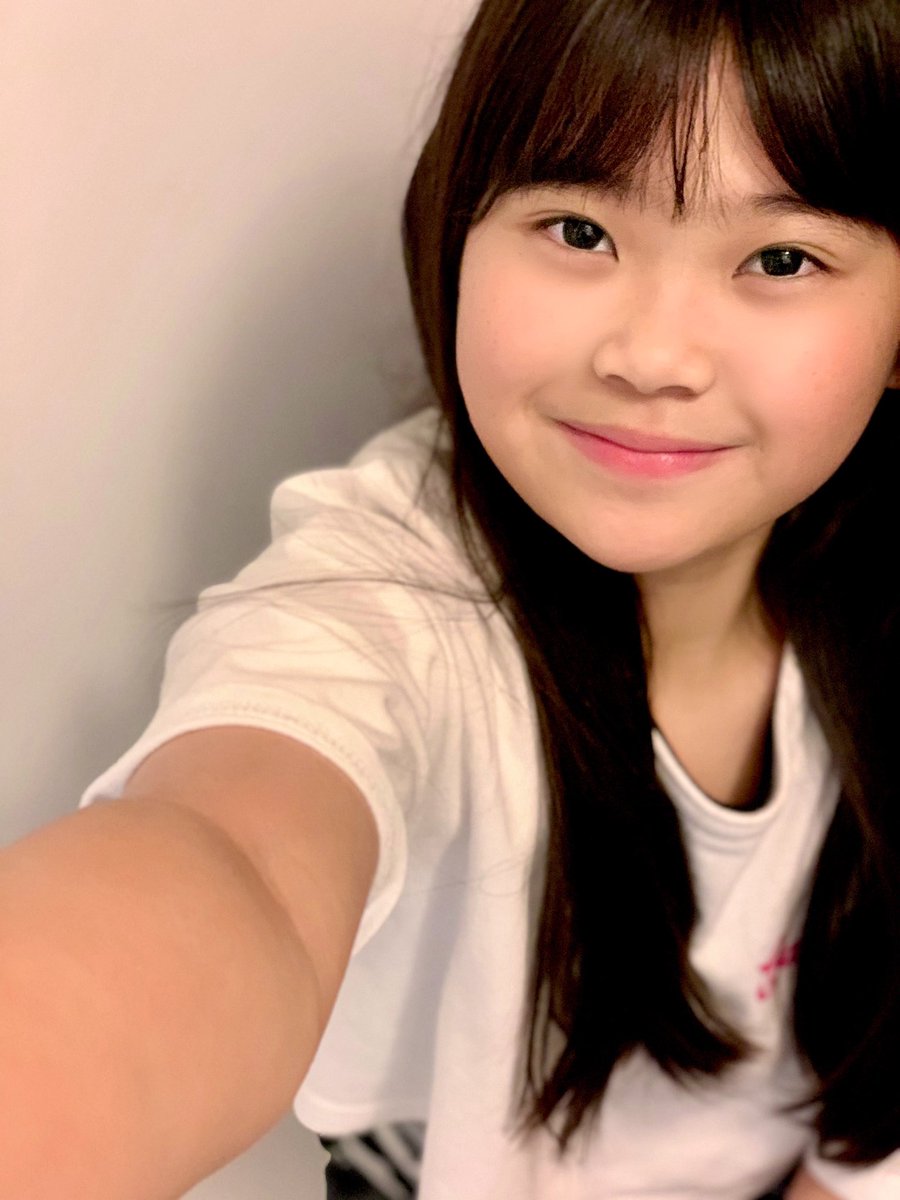 erena_maxent's tweet photo. みんな!
エレナがもう発信しないと思ってたでしょ?!笑たまに伝えたいことがあったら
勉強のすき間時間で発信するね💕︎

こんばんは！
学校では習ってないけど、
今日、塾の先生と一緒に
分数➗整数の計算ができるようになったの‼️(/// ^///)
嬉しいな！

#久しぶりの投稿
#勉強頑張る 😤 https://t.co/HNHZJZGqCS