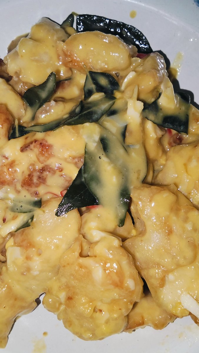 hurhur26's tweet photo. Chicken salted egg https://t.co/xheLbZK8As