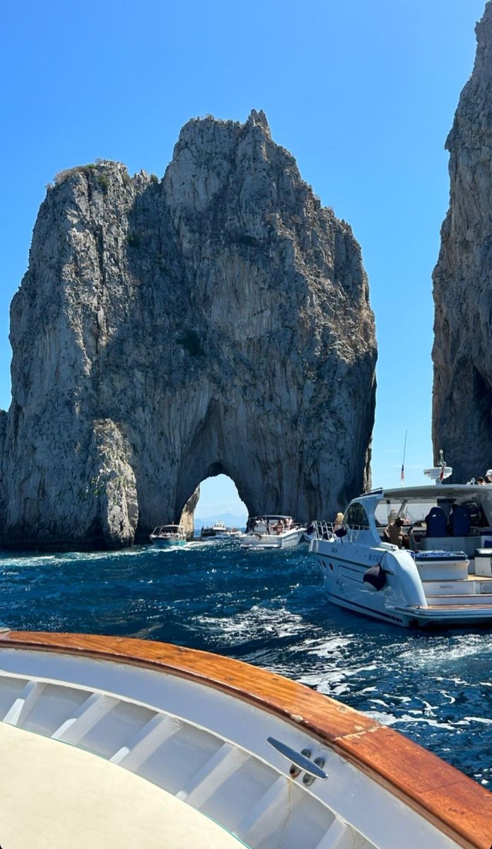TravelDolce's tweet image. Boat life.

#CapriFaraglioni #Boat #Capri #Italy