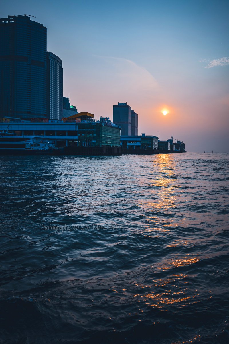 zirosou's tweet image. sunset from the star ferry #hongkong #宗次郎