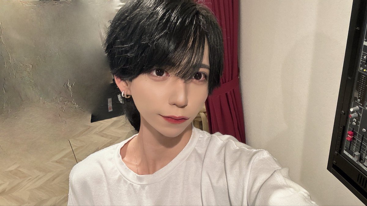 あやと tweet media