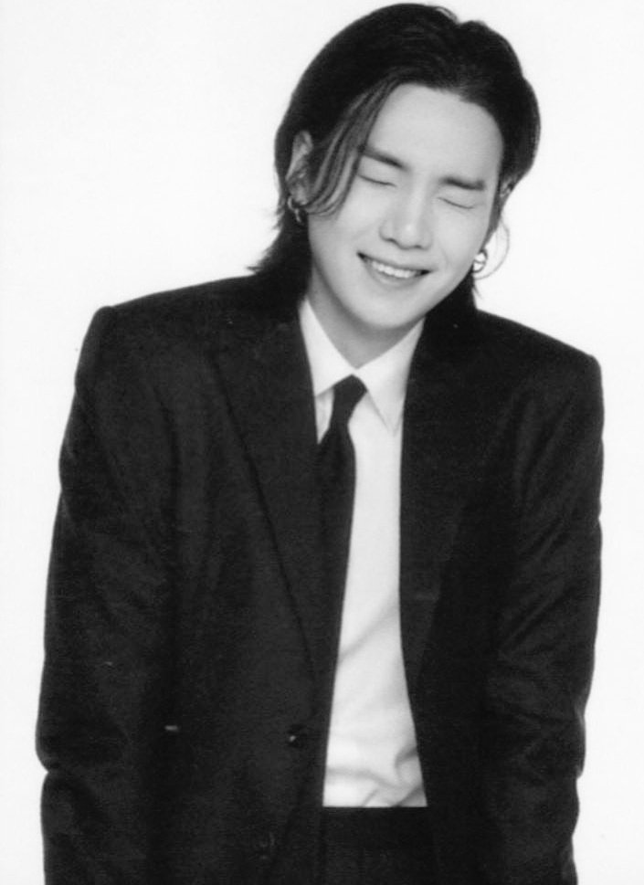 Ritatome6's tweet image. Grateful for three years with D-Day, the soundtrack of my past few years. Album gave me strength, encouragement and hope during some difficult days. 

#DDAY #SUGA 
#AgustD #슈가 #방탄소년단슈가 #BTSSUGA