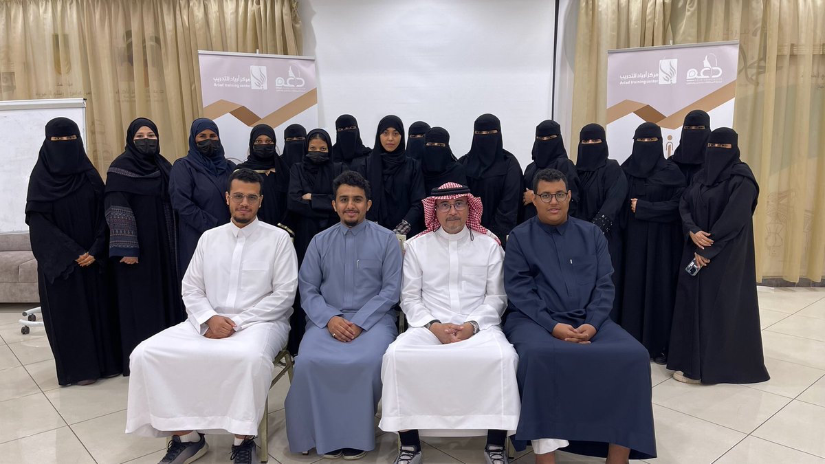 خُتمت اليوم دورة التعامل مع حالات الطوارئ والإخلاء، التي قدمها م. رفعت باسروان لمدة 3 أيام لمستفيدي جمعية دعم ضمن برنامج قادة الحشود.

ونتقدم بالشكر والتقدير للمهندس رفعت على تعاونه، ولما قدمه خلال البرنامج من معلومات ثرية أسهمت في دعم المتدربين وتعزيز معارفهم في هذا المجال.