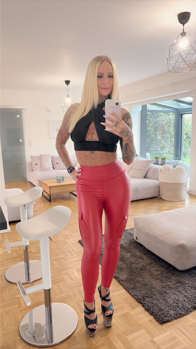 ℓαяα cυмкιттєη tweet media