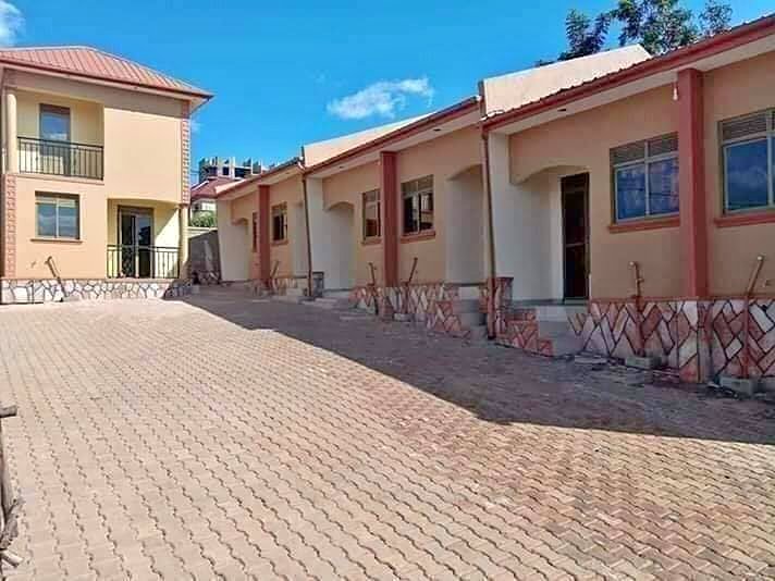 KasoziAK's tweet image. Renting vs. owning a home. 
Muvubuka, at what age did you start renting your own house?
#PropertyPath #ModernLiving #HomeSweetHome #EcoFriendlyHomes #LifestyleGoals
