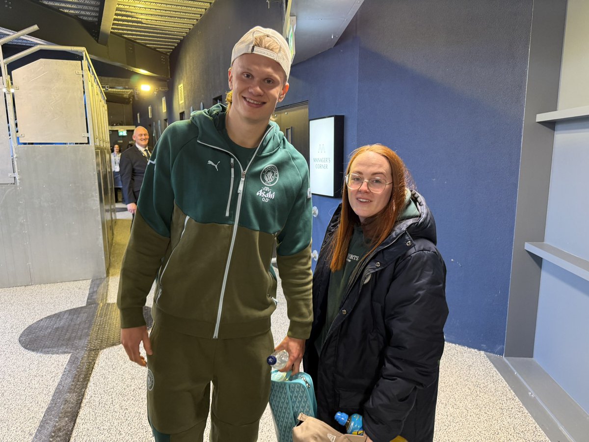 res25x's tweet photo. @erling my daughter was fuming!! She cried to my mum and everything 😭😅
Also thank you and sorry for bombarding you 😅 https://t.co/zNTTsTHFDq