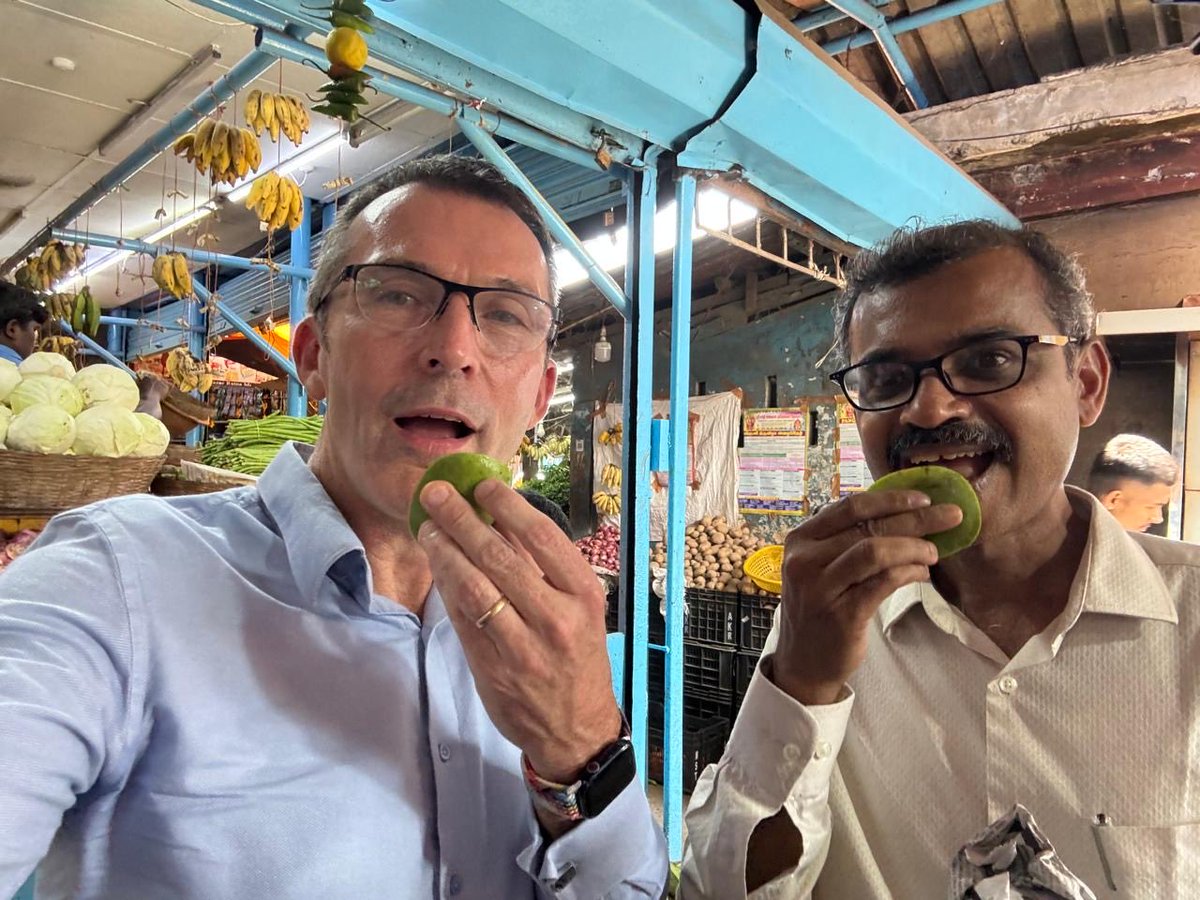 AusCGChennai's tweet image. DCG Cameron is on the hunt for the perfect #mango in Sri Vijaya Puram (Port Blair) in the #Andamans today, with Program Manager Karthi.

India is the largest producer of mangoes in the world and consumes almost all of them - only about 1% are exported! 🥭🥭