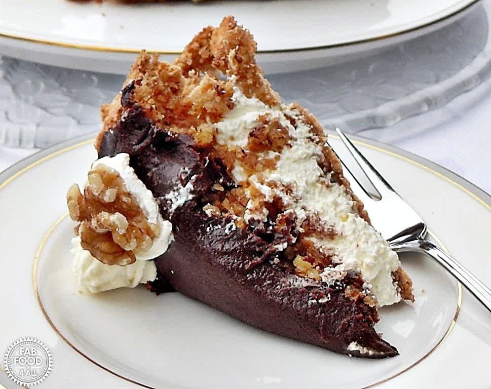 FabFood4All's tweet image. Looking for a heavenly dessert that hits all the right notes? Try my Walnut Mocha Torte! A perfect blend of chocolate, coffee and walnut flavors that will leave you craving more. fabfood4all.co.uk/walnut-mocha-t… 
#Dessert #Foodie #Walnut #Cake