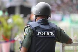 radionigeriahq's tweet image. The Retired police personnel under the aegis of the Police Retired Officers Forum of Nigeria have staged a protest on Monday morning, blocked a gate of the Presidential Villa in Abuja.

#police 
#villa  radionigeria.gov.ng/2026/04/20/ret…