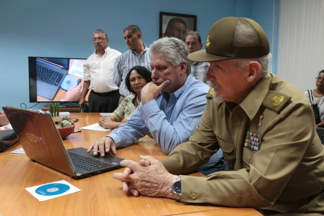 EloylvarezMart1's tweet photo. #20DeAbril 2006 se inaugura por el Comandante de la Revolución @ValdesMenendez  la Empresa GEDEME.
Muchas felicidades a sus fundadores y trabajadores a quienes exhortamos a seguir aportando al #DesarrolloIndustrial.
#IndustriasCuba https://t.co/H2O6JSG88y