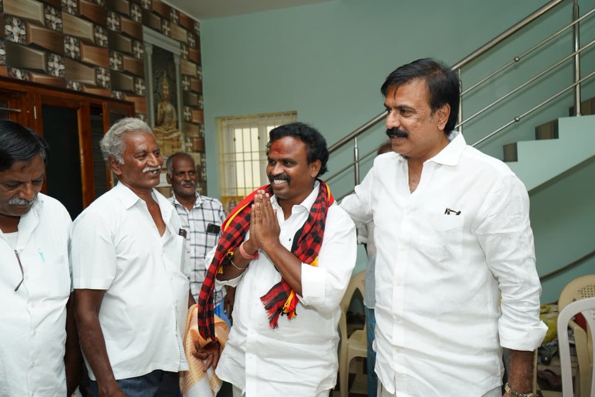 lksudhish's tweet photo. குடியாத்தம் சட்டமன்ற தொகுதியில் மதச்சார்பற்ற முற்போக்கு கூட்டணியின் தேமுதிக வேட்பாளர் திரு கே.பி.பிரதாப் அவர்களை ஆதரித்து தொடர் வாக்கு சேகரிப்பில் ஈடுபட்டேன்.
@PremallathaDmdk @mkstalin
#Gudiyatham | #GangaiAmmanTemple | #DMDK | #SecularAlliance | #KPPrathap | #ElectionCampaign | #LKSudhish | #AllianceStrong | #VictoryForPeople | #TamilNaduPolitics
