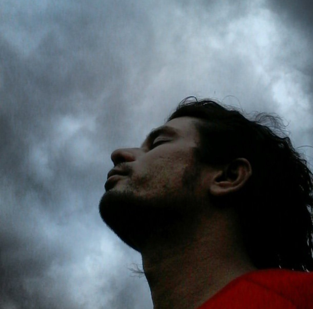 Jahil_DSD's tweet image. When "look up !" is so #divine and full of #peace .