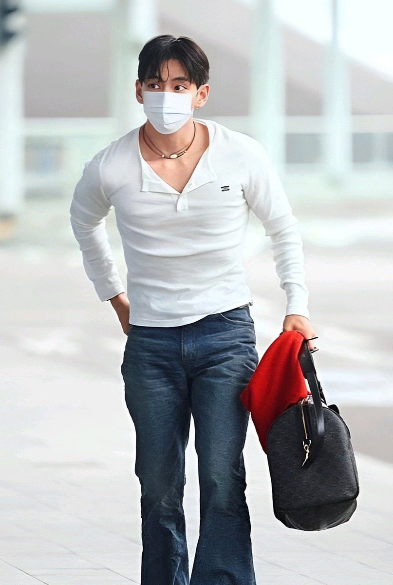 freshly out of military, first airport appearance after discharge, first fashion show and THIS is how he showed up at airport in the cuntiest fit. you just had to be there