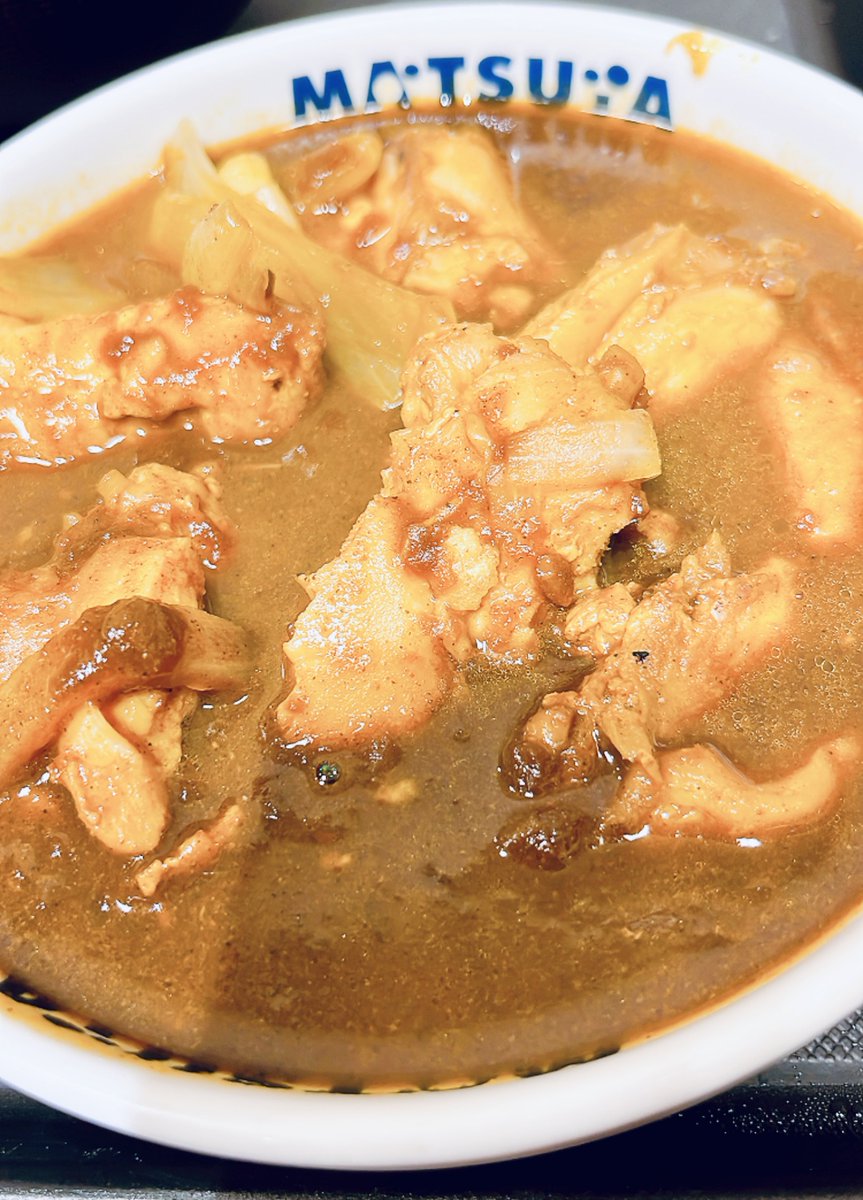 ゴロゴロチキンカレーみたいなヤツ！
チキン沢山！ごはん大盛り、特盛無料!!
期間限定で1ヶ月くらい！まつや！