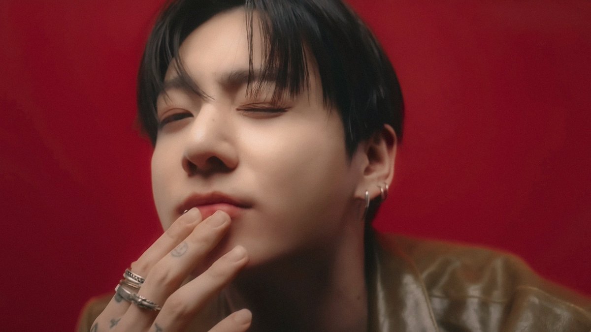 taekook𑁤 tweet media