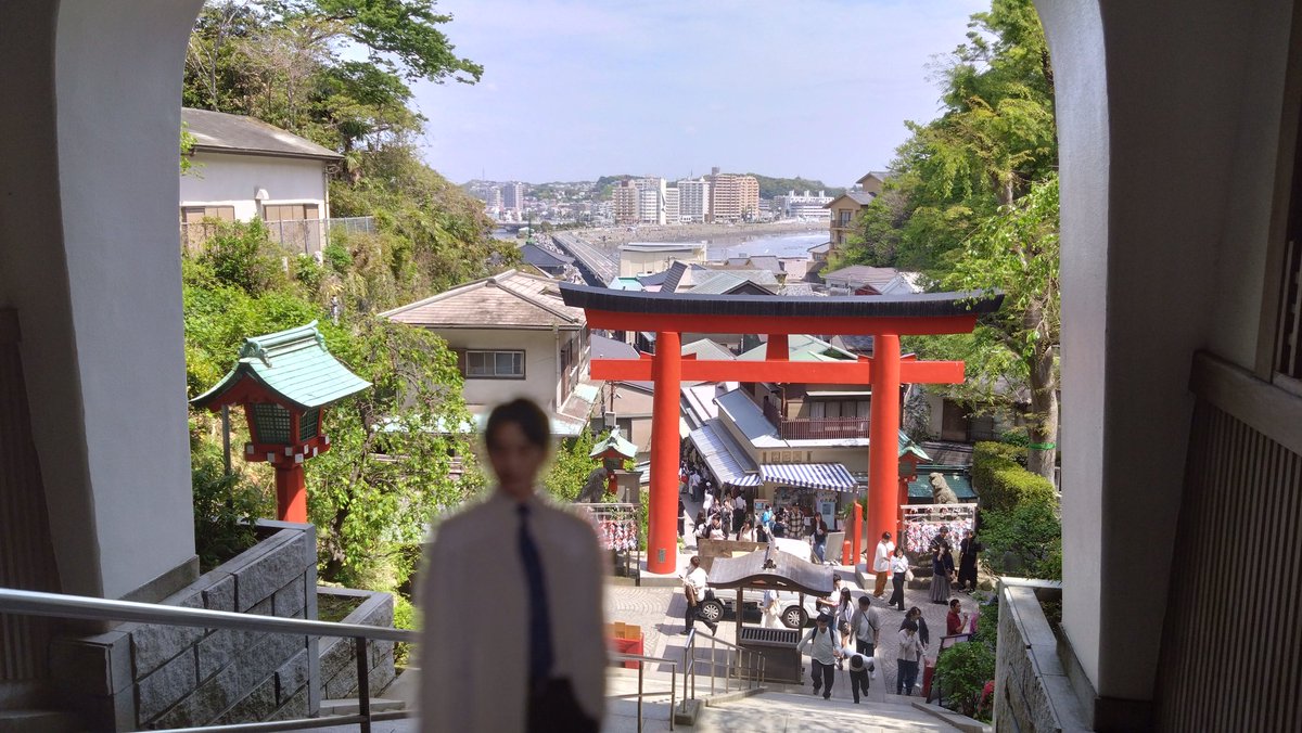 weekend_citron9's tweet image. FLATのかわいい理さんを思い出しつつ江の島神社参拝⛩️この辺り歩いてたなー、でもインバウンドで当時とは雰囲気違うなー
新情報ないと振り返っちゃうDVDです
＃向井理
＃FLAT