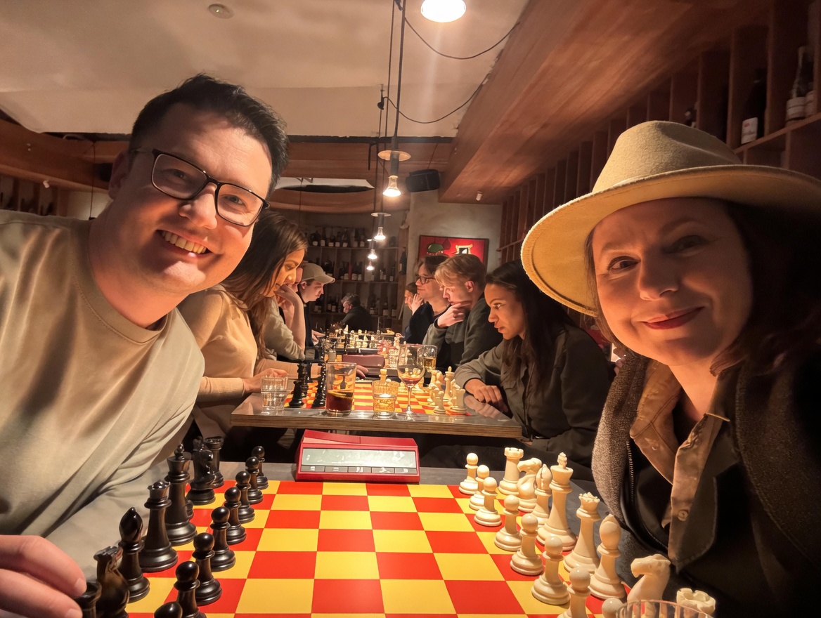 One of my hobbies is to seek out chess-related spots, bars, or cafés in the cities I visit, where locals and tourists share their passion for chess. Yes, Stockholm also has at least one spot like this. It was fantastic to see that chess is also part of Stockholm’s evening