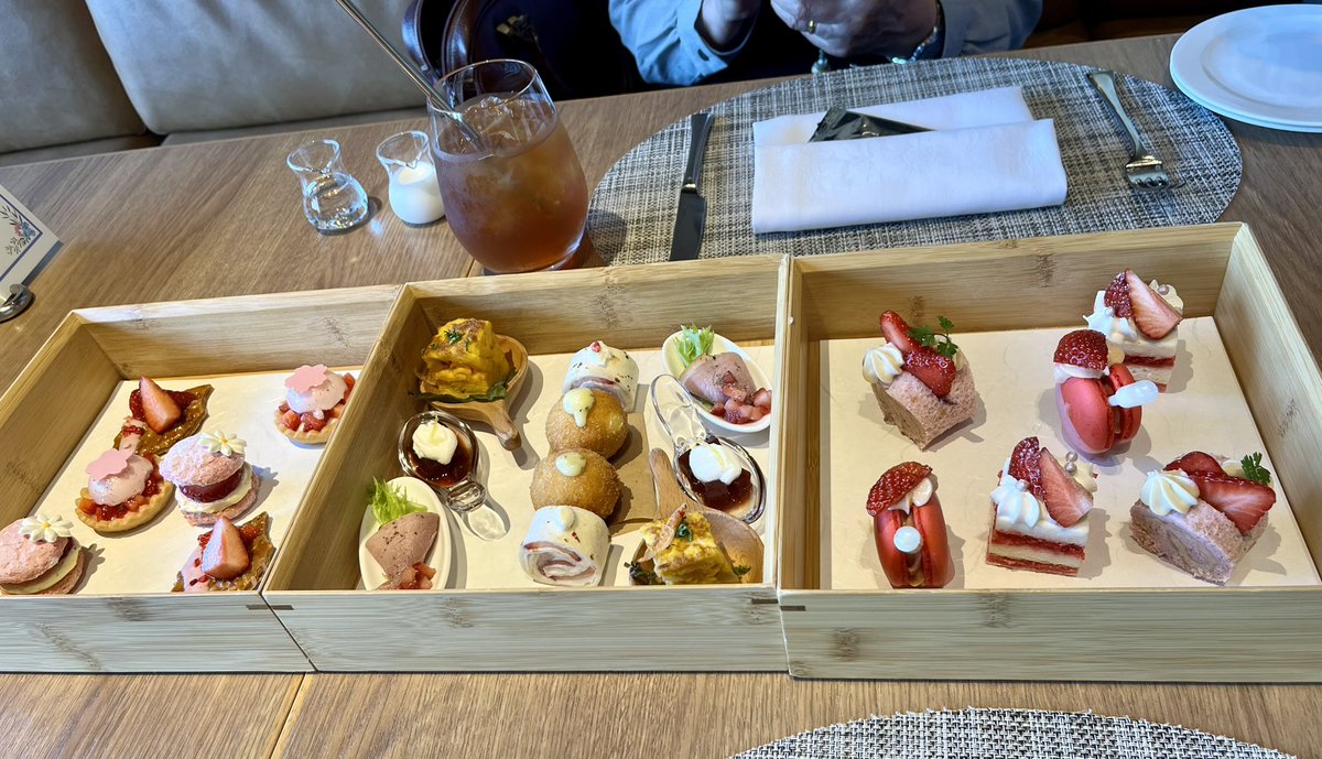 ひろたん🚃4/29コミ1、5/6美パラ tweet media