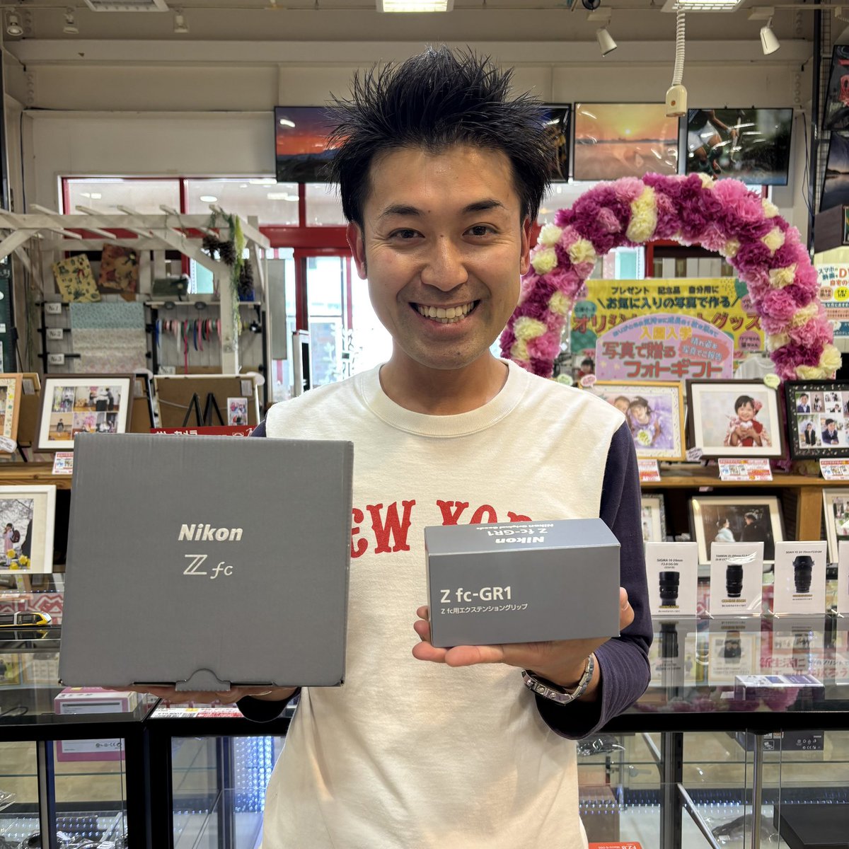 こちら、オンラインショップにてお買い上げ頂いた【Nikon Z fc BK】本日発送いたしました🚛

クラシックな見た目と最新性能を両立📸
軽量で扱いやすく、初めての一台にもおすすめ✨

到着まで今しばらくお待ちください🙏

#サトーカメラ
#さんぴん商会
#Nikon