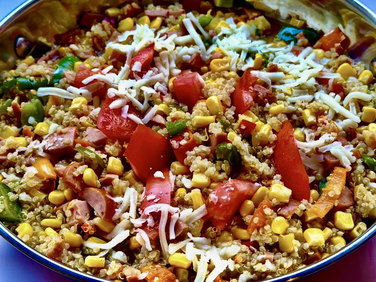 QCSausage's tweet image. Hot Smoked Sausage Quinoa Medley is the Monday Special!😋
#mondayspecial #hotsmokedsausage #quinoa #healthyanddelicious #proteinpacked 

queencitysausage.com/recipes-8/hot-…