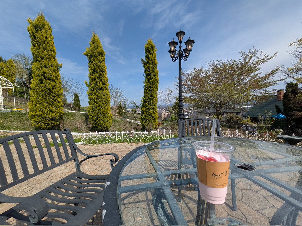 ヨーグルト専門店 モーニング @福島県郡山市

その魅力は写真1枚で説明できるでしょう！良い雰囲気のテラスでおいしいヨーグルトが頂けます。

マップのお気に入りリストに放り込まれてたのだけど、初めて来た気がする...
なにかの物産展とかで食べたのかな。