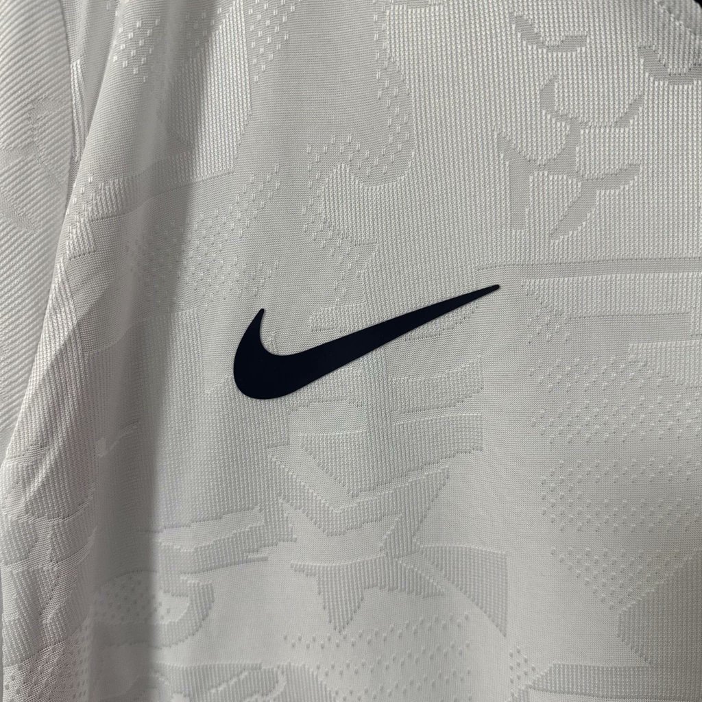 lojaelhsports's tweet image. ⚪🔴 Camisa I Inglaterra 26/27

A camisa da Inglaterra 26/27 chegou elegante demais! 
Clássica, imponente e com toda a tradição do futebol inglês pra quem curte estilo raiz.

Link nos Comentários 
#Inglaterra #England #Inglaterra2627 #CopaDoMundo #Futebol #ELHSports