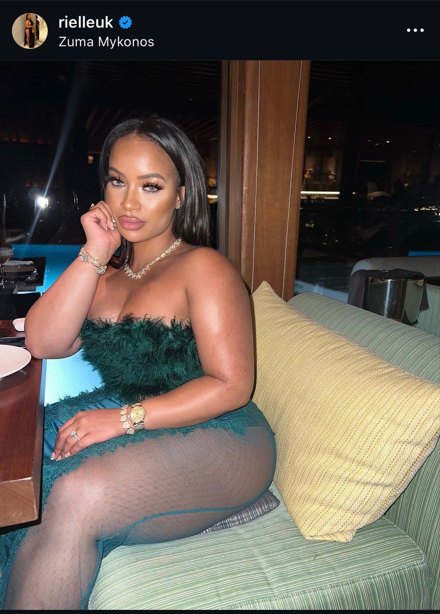 Daily_Briefs_'s tweet image. 🚨 Argyll St, Soho (Westminster, Central London):

“Influencer” #RielleUK has been ARRESTED after her car hit 3 pedestrians near Oxford Circus in West End early hours

3 Injured, One Critical

Charges: attempted murder, GBH, dangerous driving, drink driving

#AnaCampeã #มีนเบ้บ