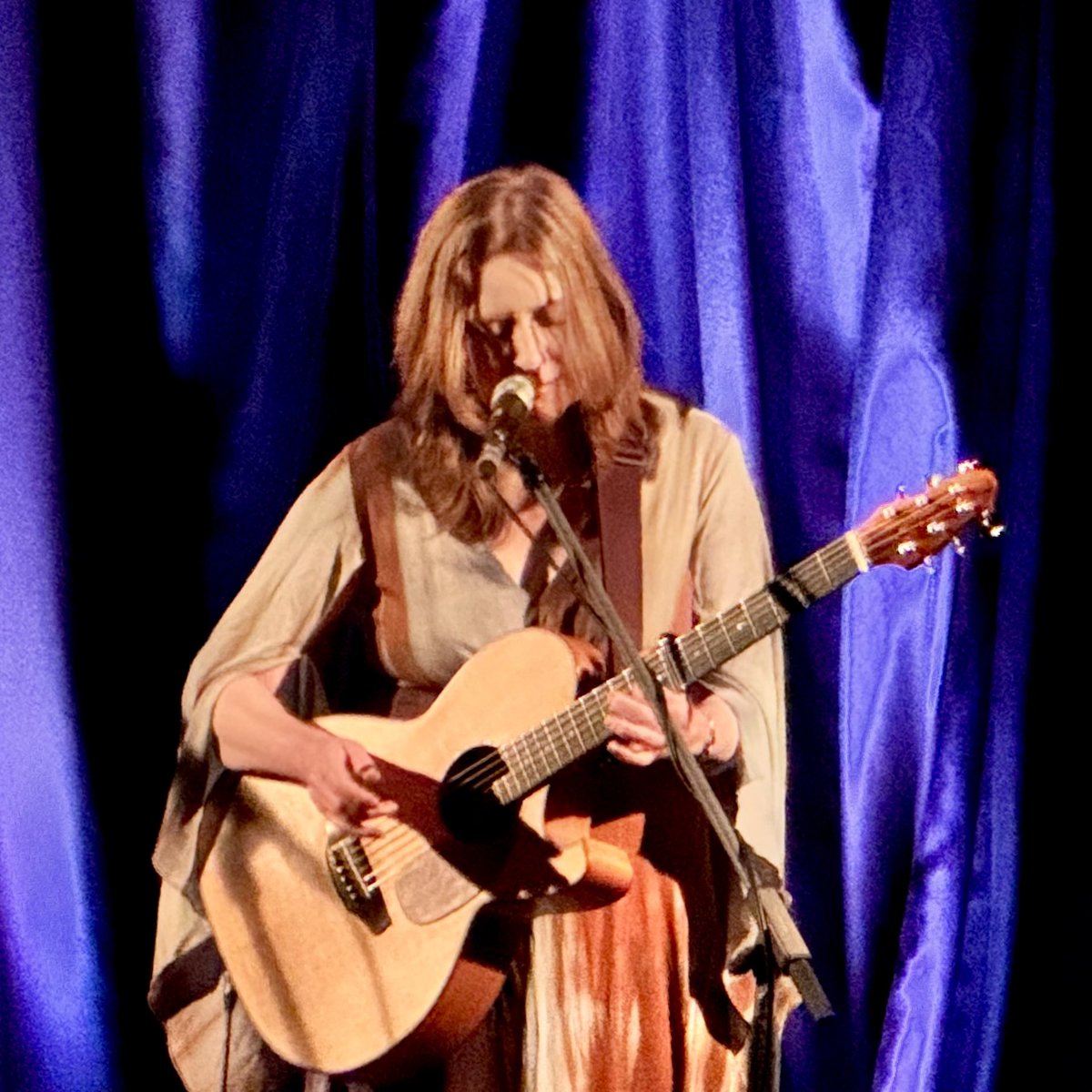 sarahmcquaid's tweet photo. Huge thanks to all at #AlbanyTheatre Studio for a lovely welcome last night, &amp; to #CVFolk for help with promo — more pics &amp; full report here: https://t.co/j9ahw90Xay …. Looking forward to playing #LlantrisantFolkClub #Pontyclun Weds, 2 #ArtsAlive shows at #LintonVillageHall -> https://t.co/ukk2ApvGAP