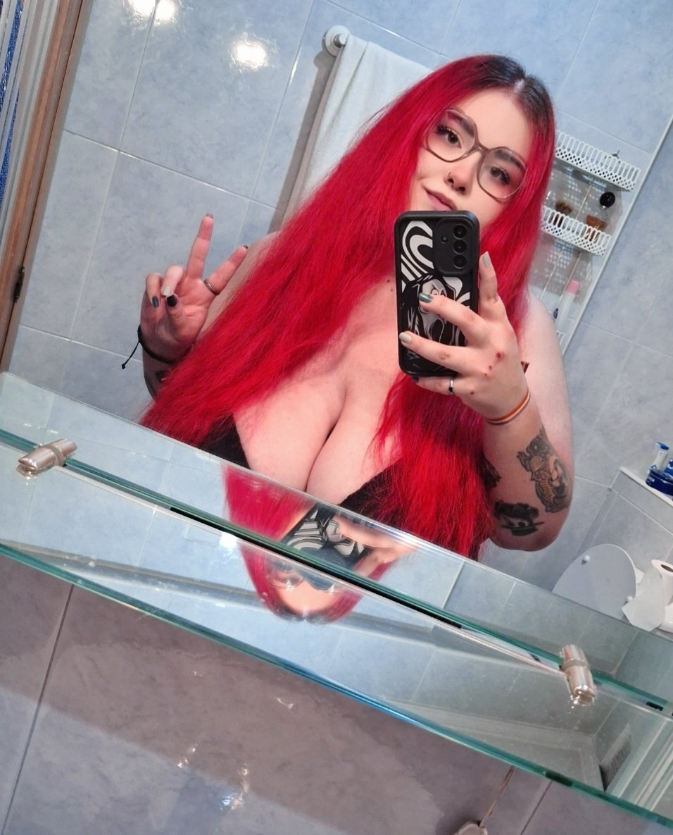 Intensita de Vallekas. 🤓💜 tweet media