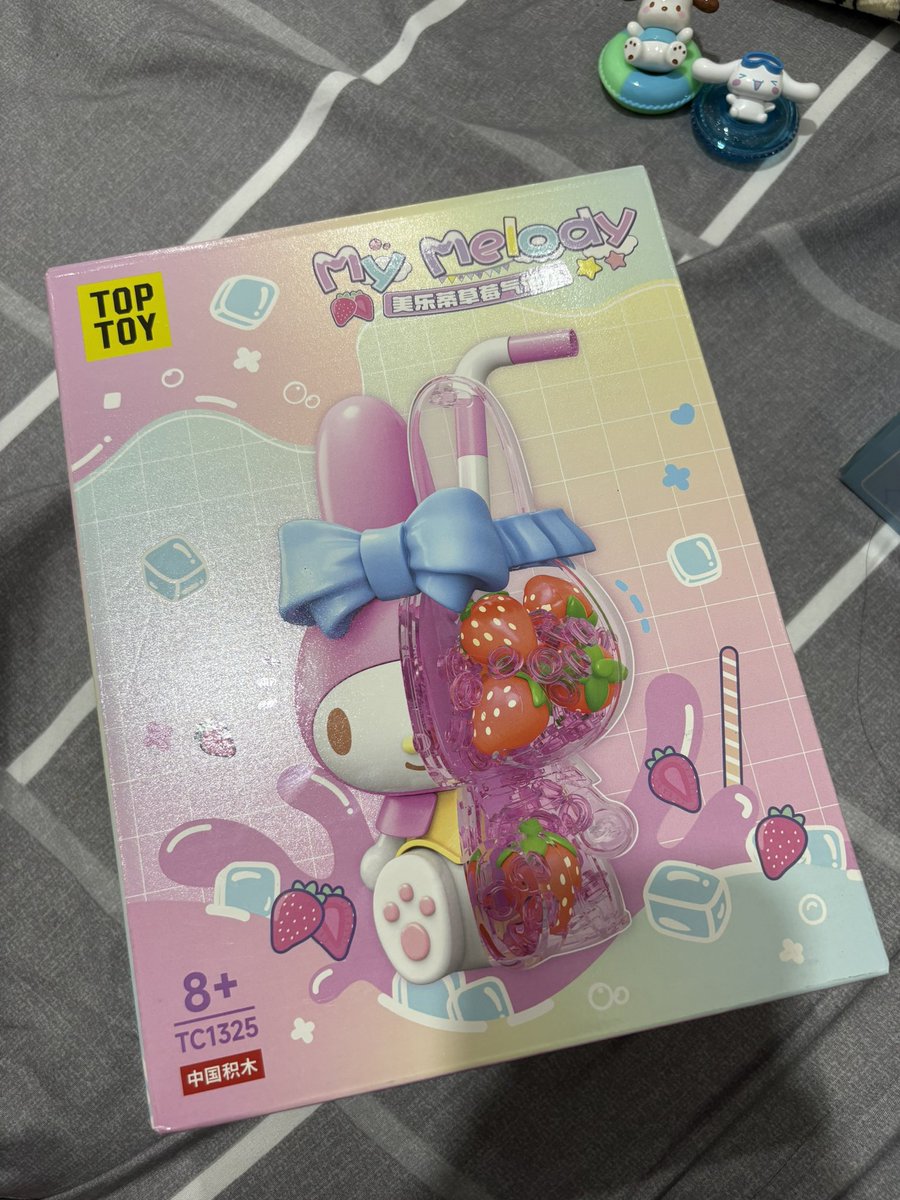kimiameow's tweet photo. wts pengiriman dari jakarta barat

diy bag alice in the wonderland 100k (harga asli 140k)

my melody sparkling water 80k https://t.co/R2x8MVpace