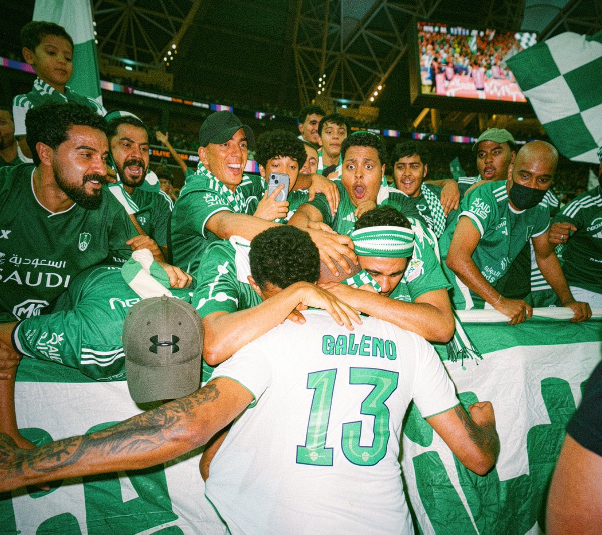 u1ka7's tweet photo. فلتر الانستا الجديد عظمه والله 👑💚 https://t.co/BjOC9vcNeY