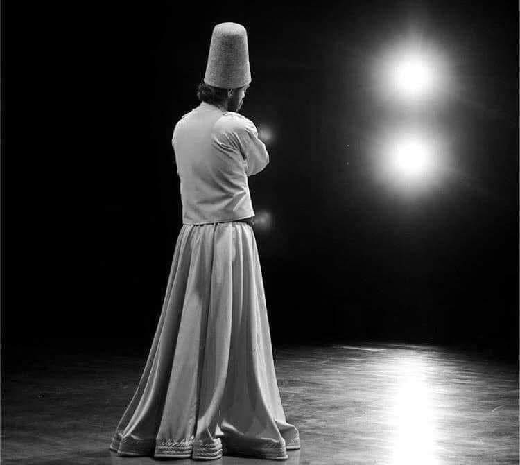 RumiArab's tweet photo. الرُّوح التي فيها شيءٌ من روحك، تعرفُ كيفَ تخاطبكَ بلا كلمات.

– جلال الدين الرومي https://t.co/NzUJeVkakW