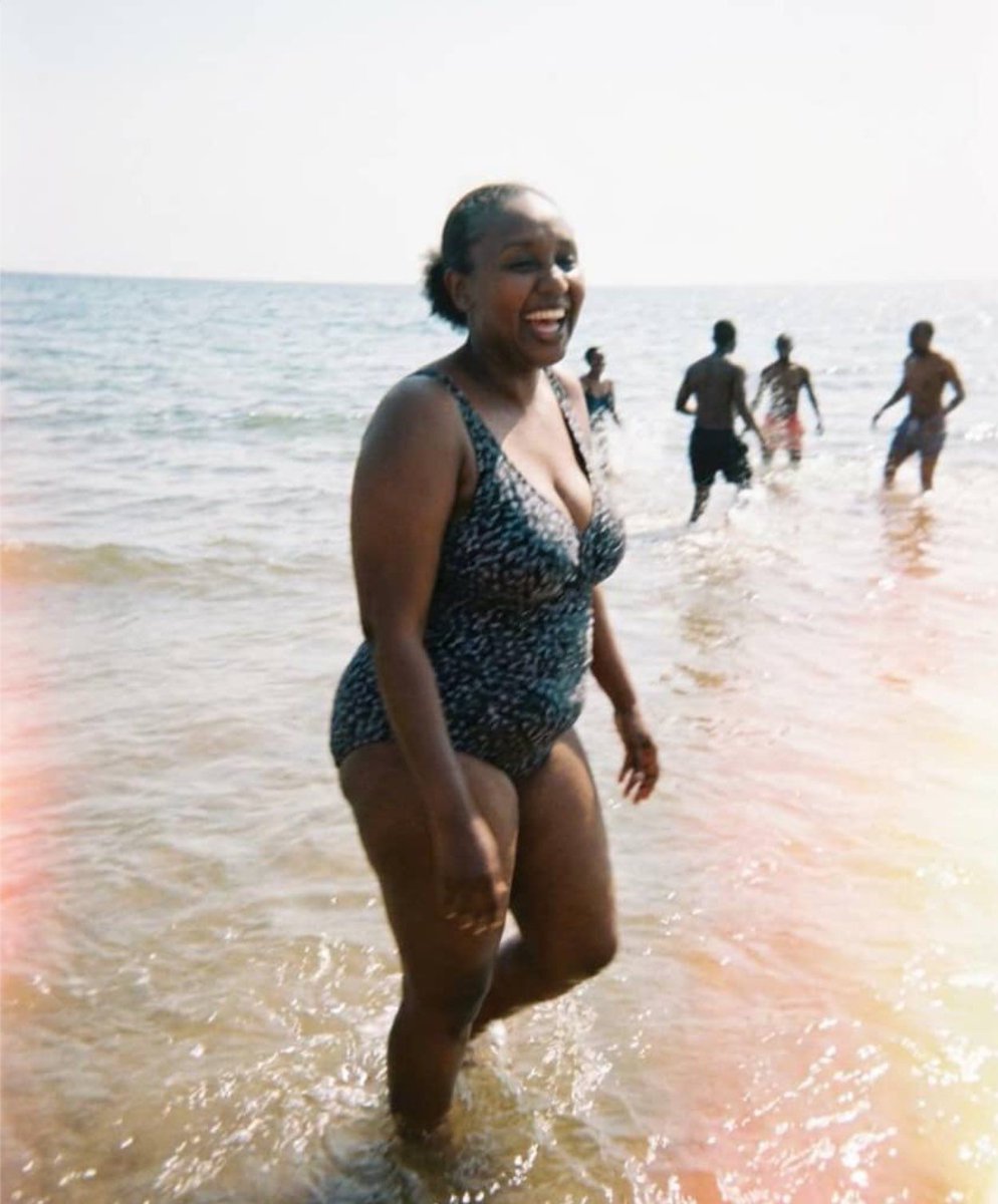 Erwan_reverend's tweet image. #Rwanda 🔴🇷🇼

La porte-parole du gouvernement Rwandais, #Yolande_Makolo en mode sous-vêtements.

.