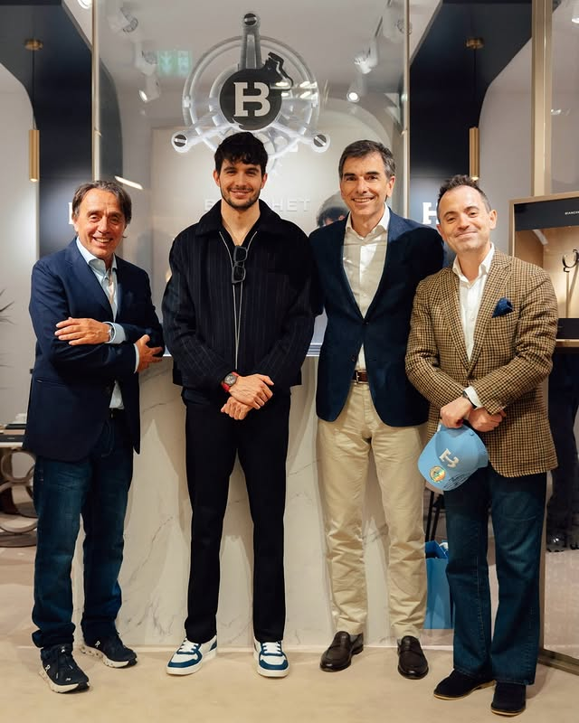 EO31_Fans's tweet image. Esteban était présent ce week-end au salon Watches and Wonders Geneva avec la marque Bianchet, dont il est partenaire. À ses côtés se trouvaient Flavy ainsi que son père, Laurent.

#Ocon #Bianchet