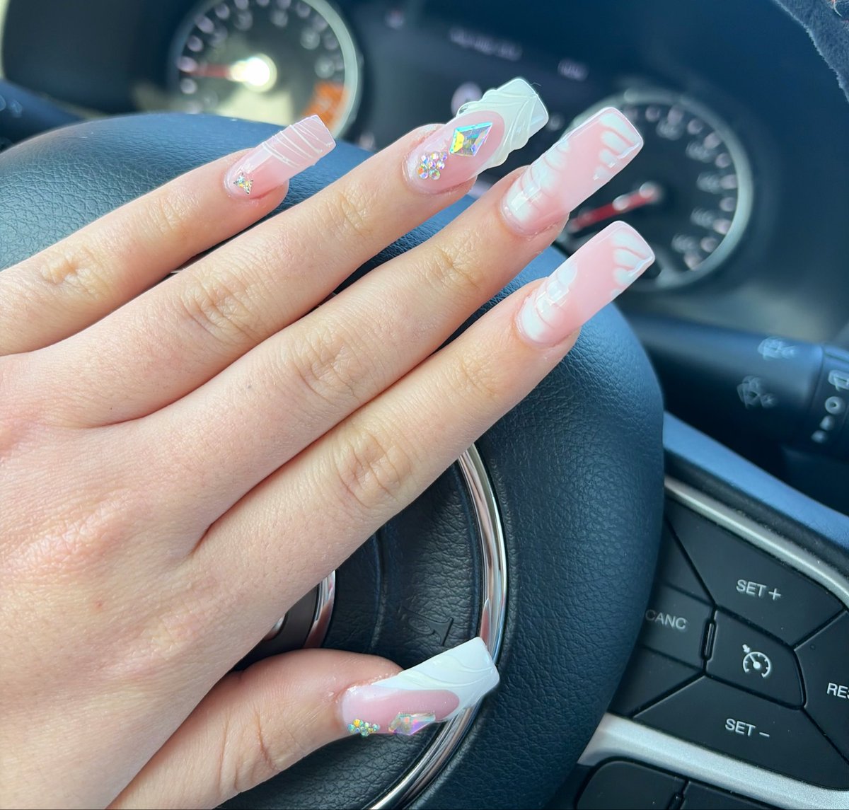 CinnaGotStyle's tweet image. good morning ~

aren’t my nails so pretty?🙂‍↕️

#freshset #nails #longnails #nailinspo