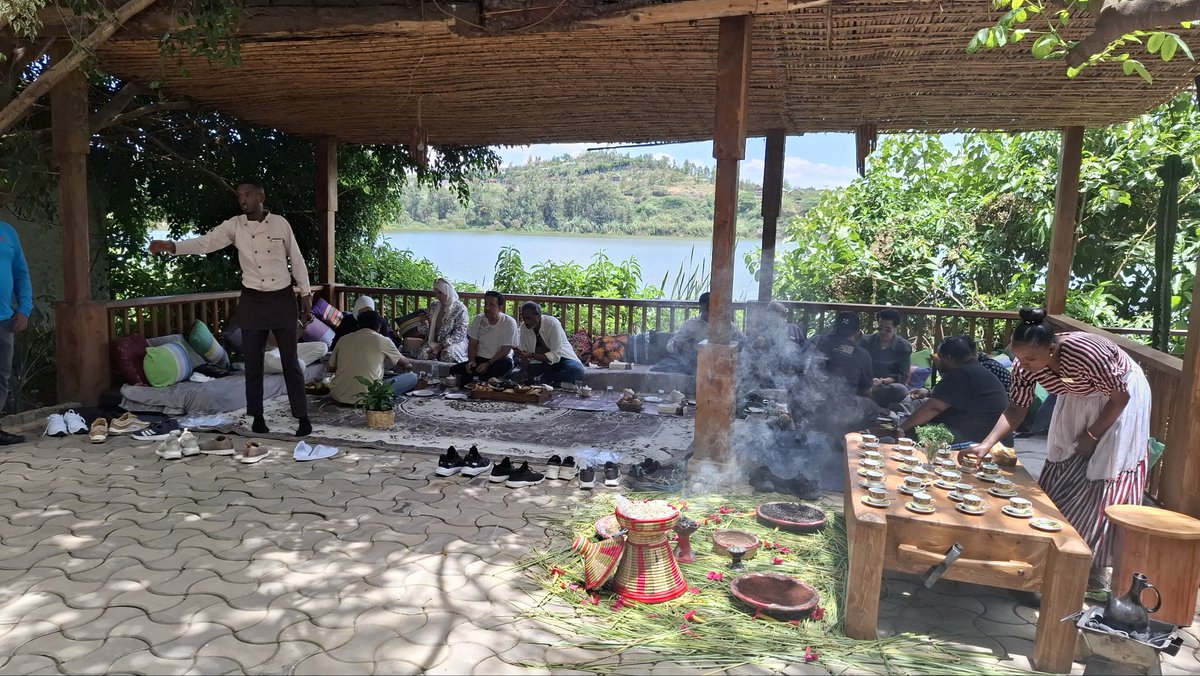 ከሳዑዲ ዓረቢያ የትውውቅ የጉዞ ወኪሎች፣ የማህበራዊ ሚዲያ አንቂዎችና  ከቱሪዝም ጸሐፊዎች የተወጣጡ ልኡክ ቡድን ዛሬ ውሎ ቢሾፍቱ  የመዝናኛ ስፍራዎችና  ሐይቆችን ጎብኝተዋል።